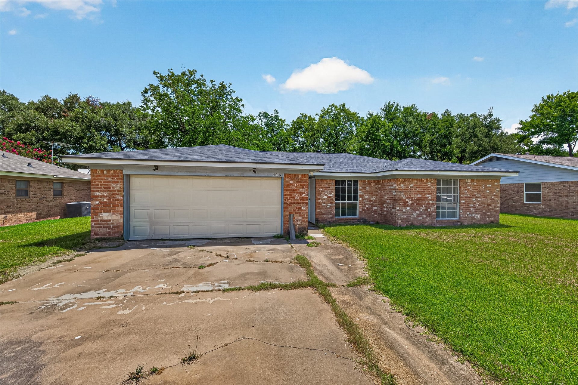 2013 Long Dr, Richmond, TX 77469