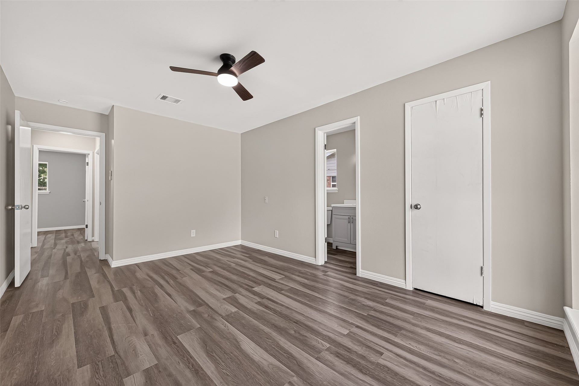 2013 Long Dr, Richmond, TX 77469