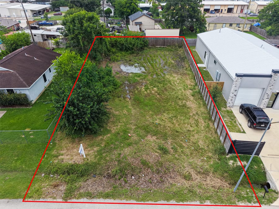 Property photo for 10034 Chickasaw Lane, Houston, TX