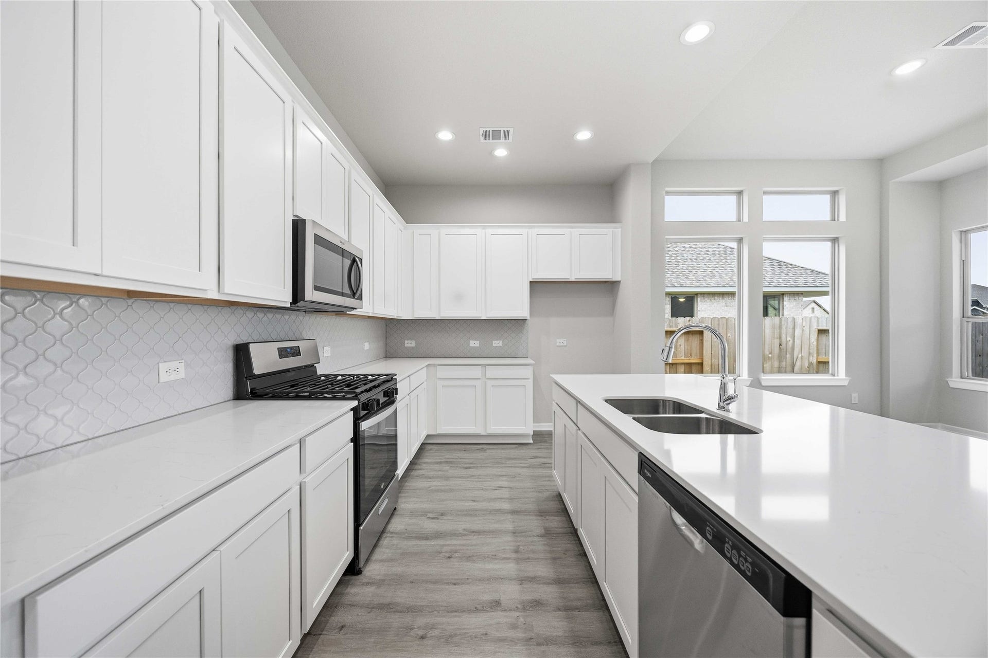 2717 Mackinac Bay Drive, La Marque, TX 77568 2717 Mackinac Bay Drive, La Marque, TX 77568