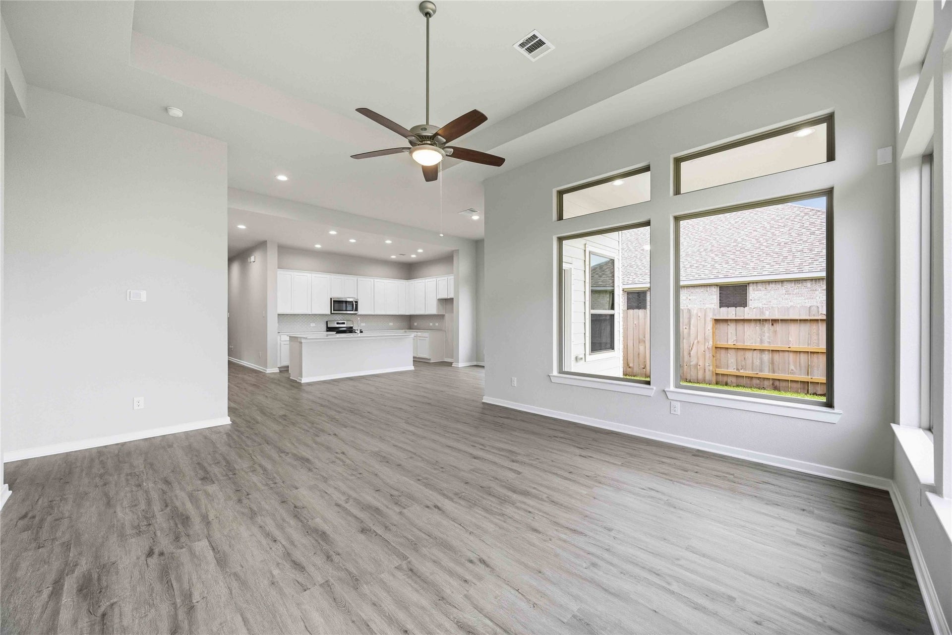 2717 Mackinac Bay Drive, La Marque, TX 77568 2717 Mackinac Bay Drive, La Marque, TX 77568