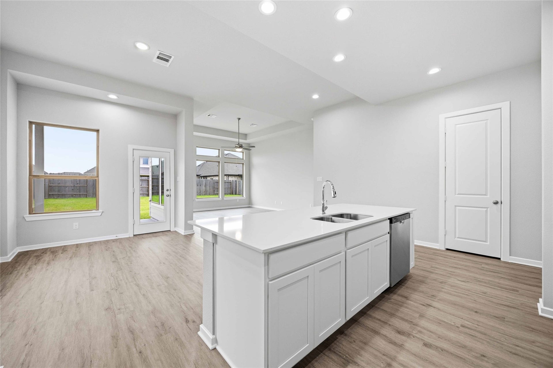 2717 Mackinac Bay Drive, La Marque, TX 77568 2717 Mackinac Bay Drive, La Marque, TX 77568