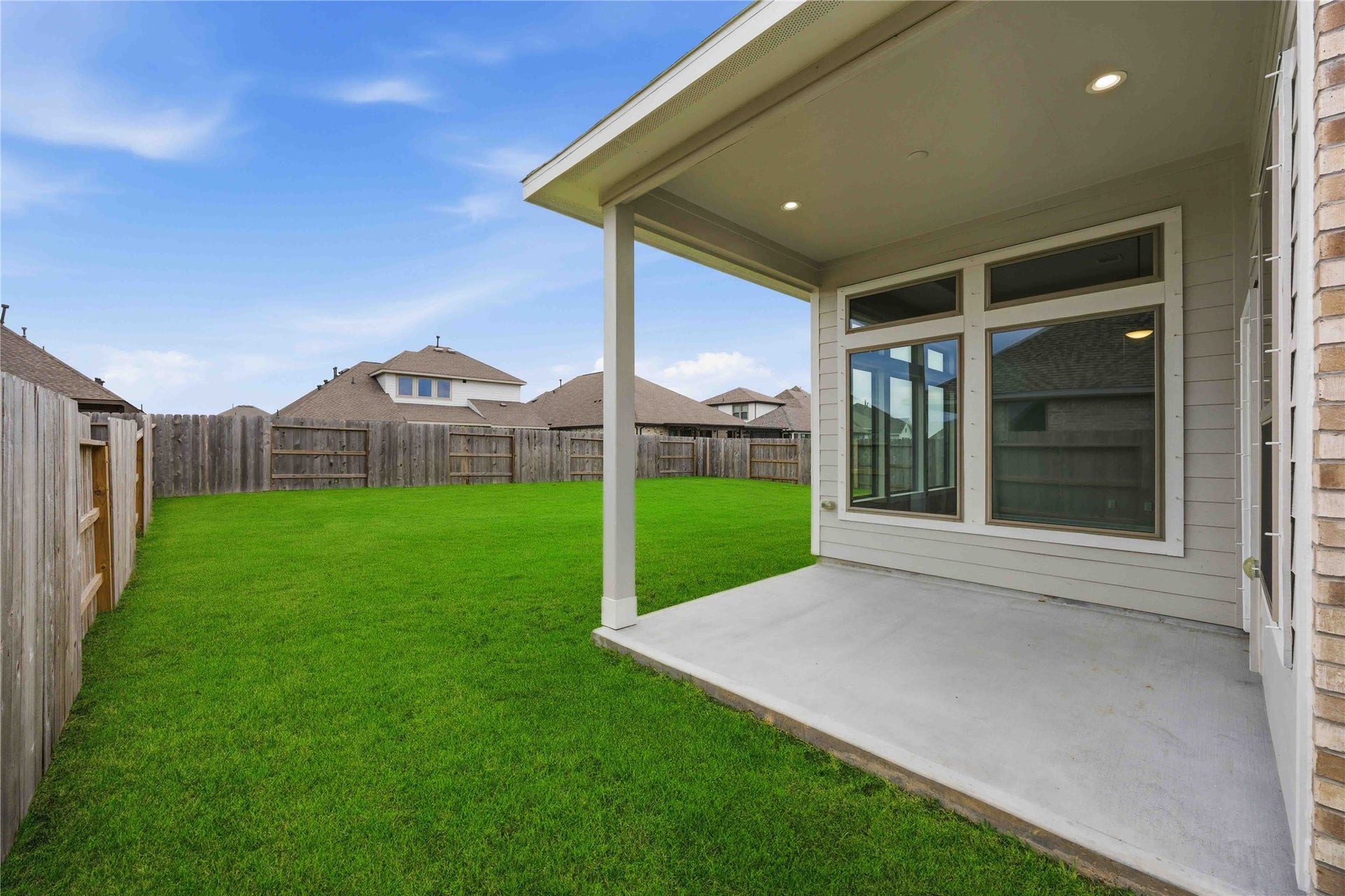 2717 Mackinac Bay Drive, La Marque, TX 77568 2717 Mackinac Bay Drive, La Marque, TX 77568