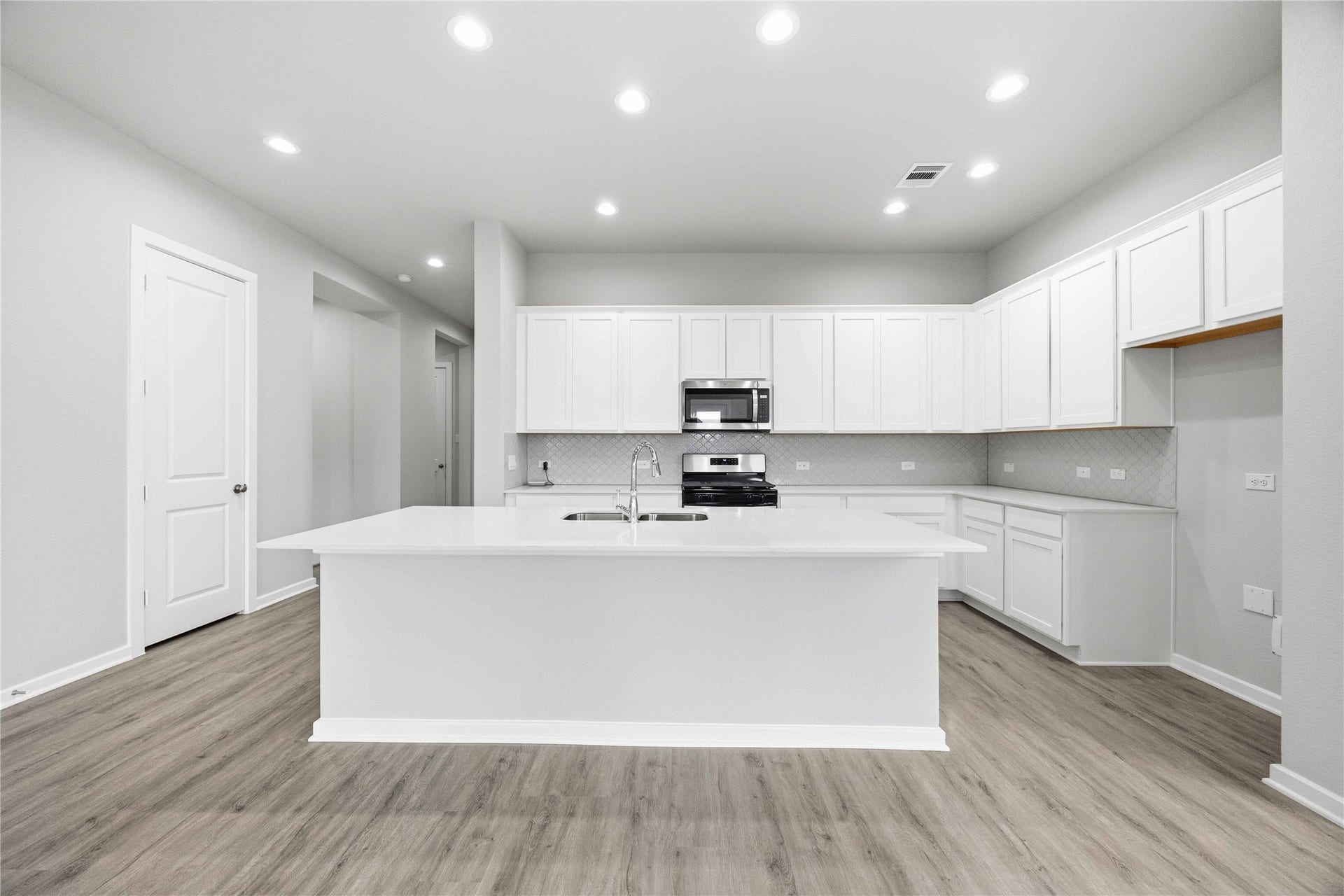 2717 Mackinac Bay Drive, La Marque, TX 77568 2717 Mackinac Bay Drive, La Marque, TX 77568
