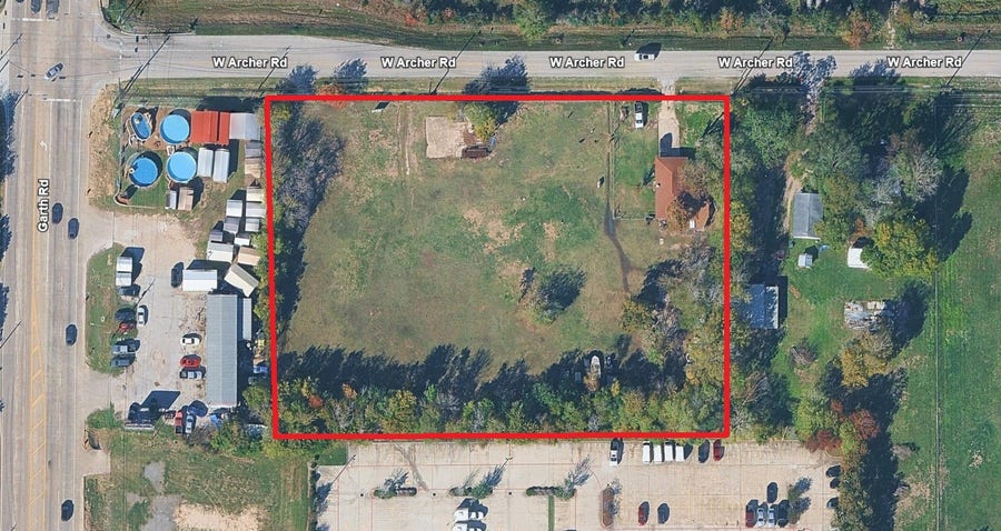 Property photo for 923 W Archer Road, Baytown, TX