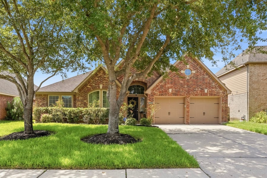 Property photo for 14106 Green Thicket Drive, Pearland, TX