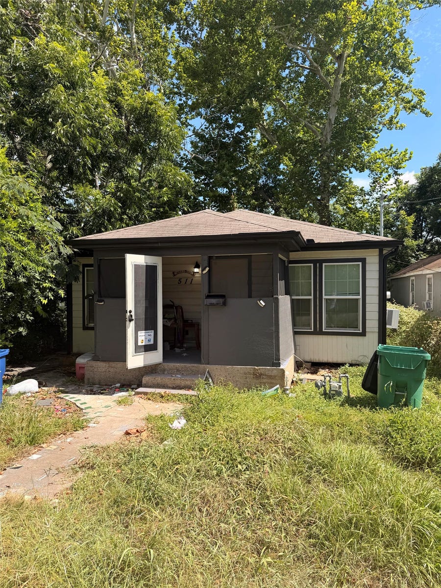 Property photo for 511 W Orange Street, Angleton, TX