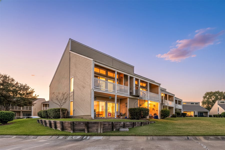 Property photo for 108 April Point Drive S, Montgomery, TX