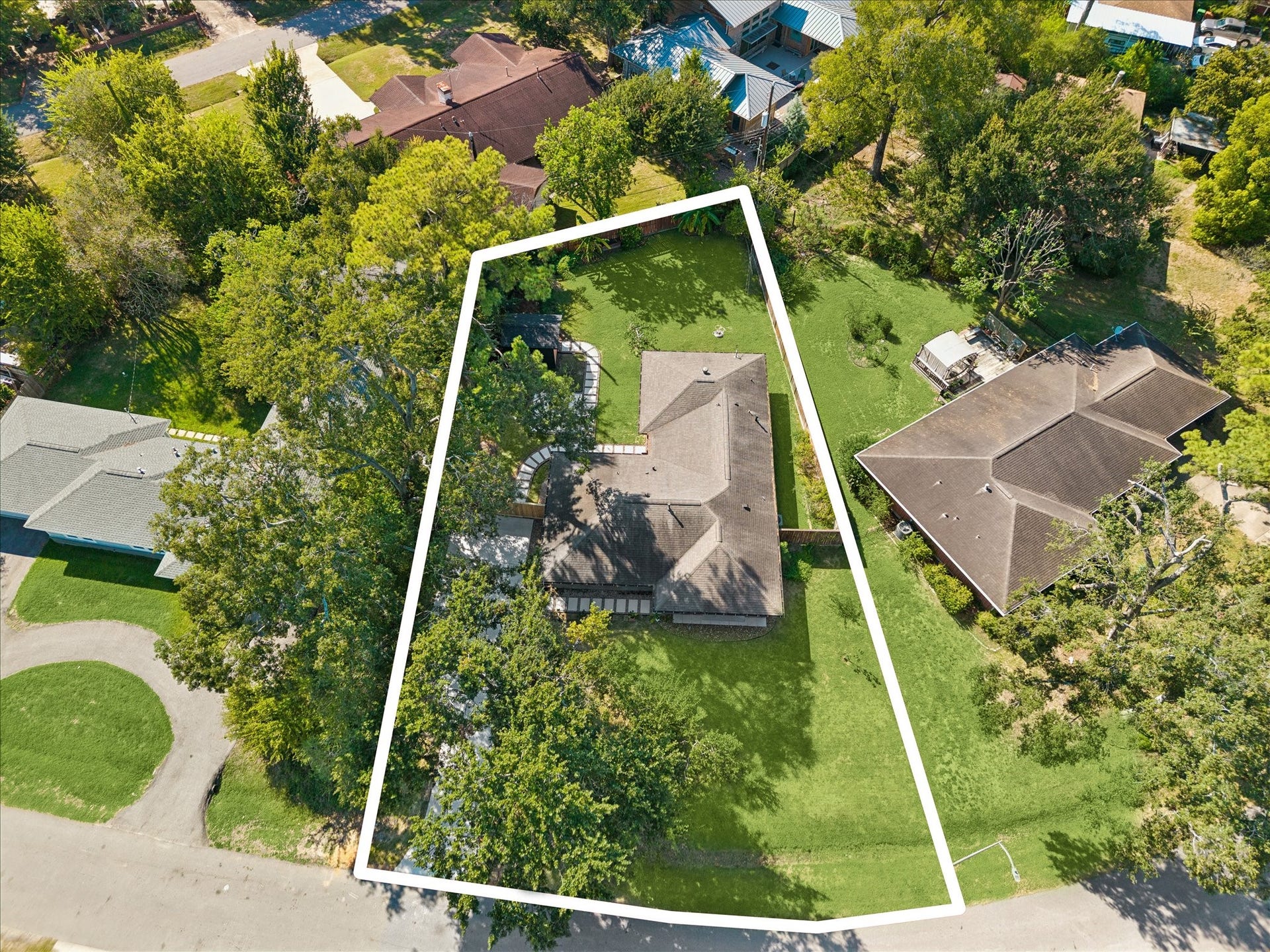 9317 Livernois Road, Houston, TX 77080 9317 Livernois Road, Houston, TX 77080