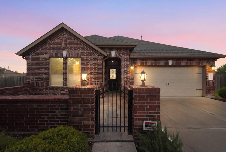 Property photo for 3927 Kellys Falls Lane, Katy, TX
