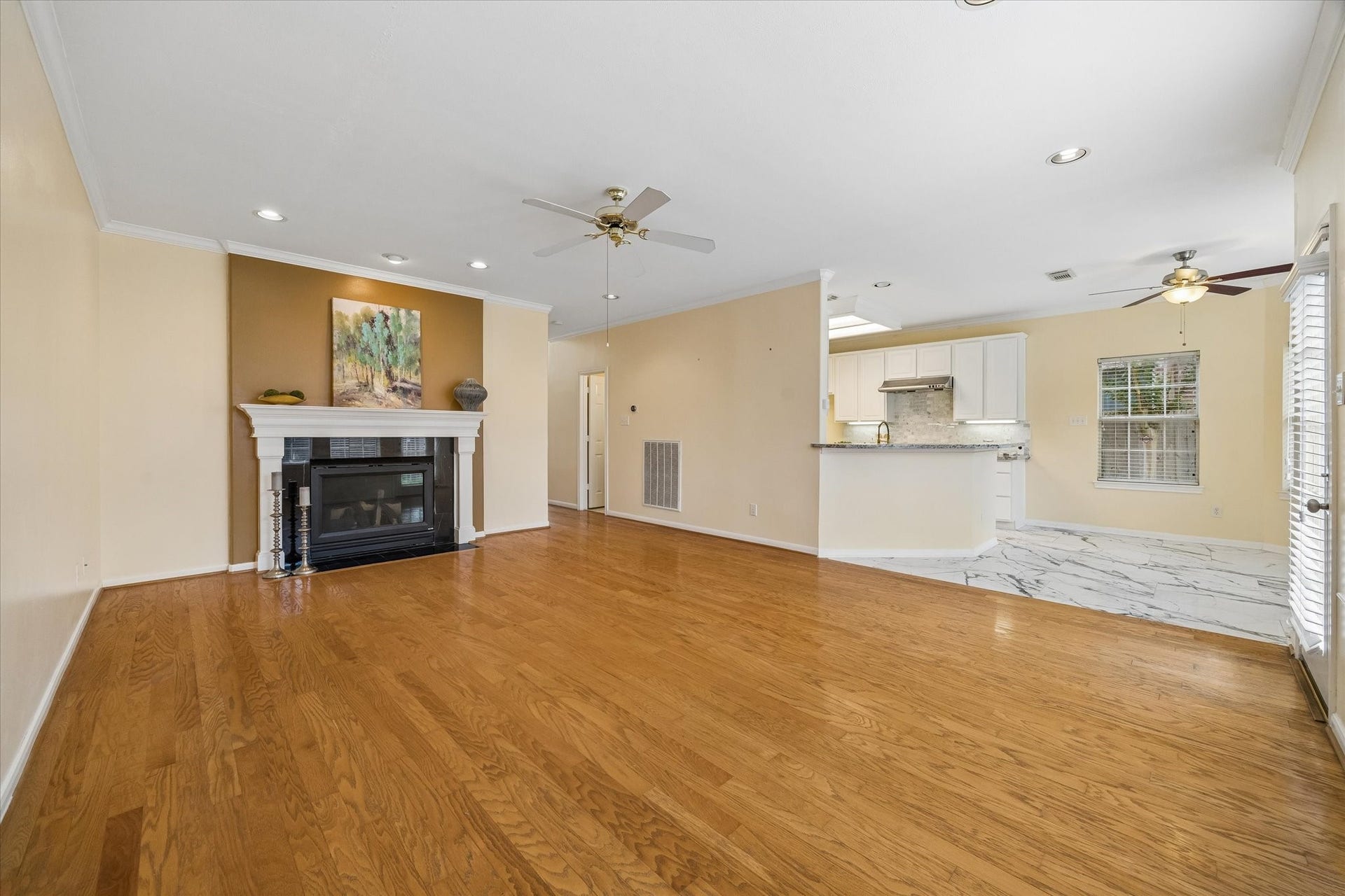 1115 Mulberry Lane, Bellaire, TX 77401 Open-concept living room with a seamless flow into the kitchen.