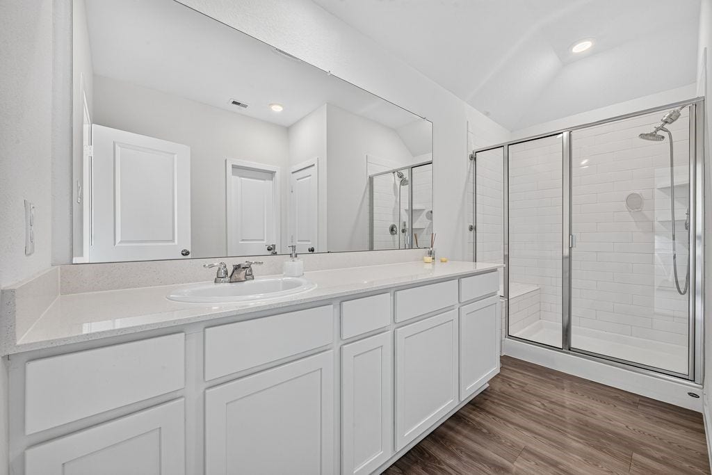 5438 Still Meadow Lane, Richmond, TX 77469 Expansive Waterfront Backyard: A massive, fully fenced lot overlooking the peaceful lake waters. With boundless space for outdoor living, pets, and even a future custom pool, this private oasis is built for ultimate outdoor relaxation.