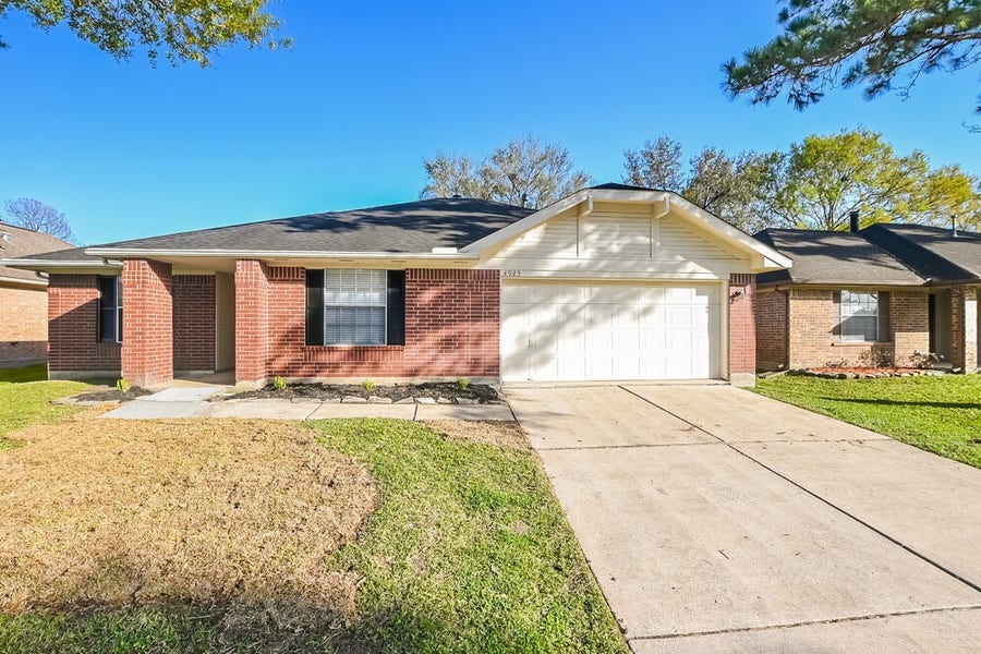 Property photo for 4923 Bayboro Park Drive, Friendswood, TX
