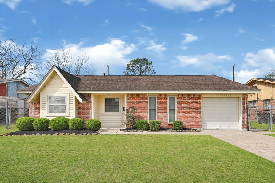 Property photo for 11502 Fawnway Dr, Houston, TX