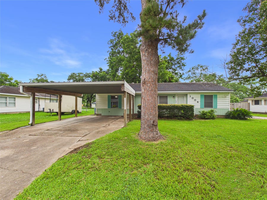 Property photo for 1006 Mac Drive, Sweeny, TX