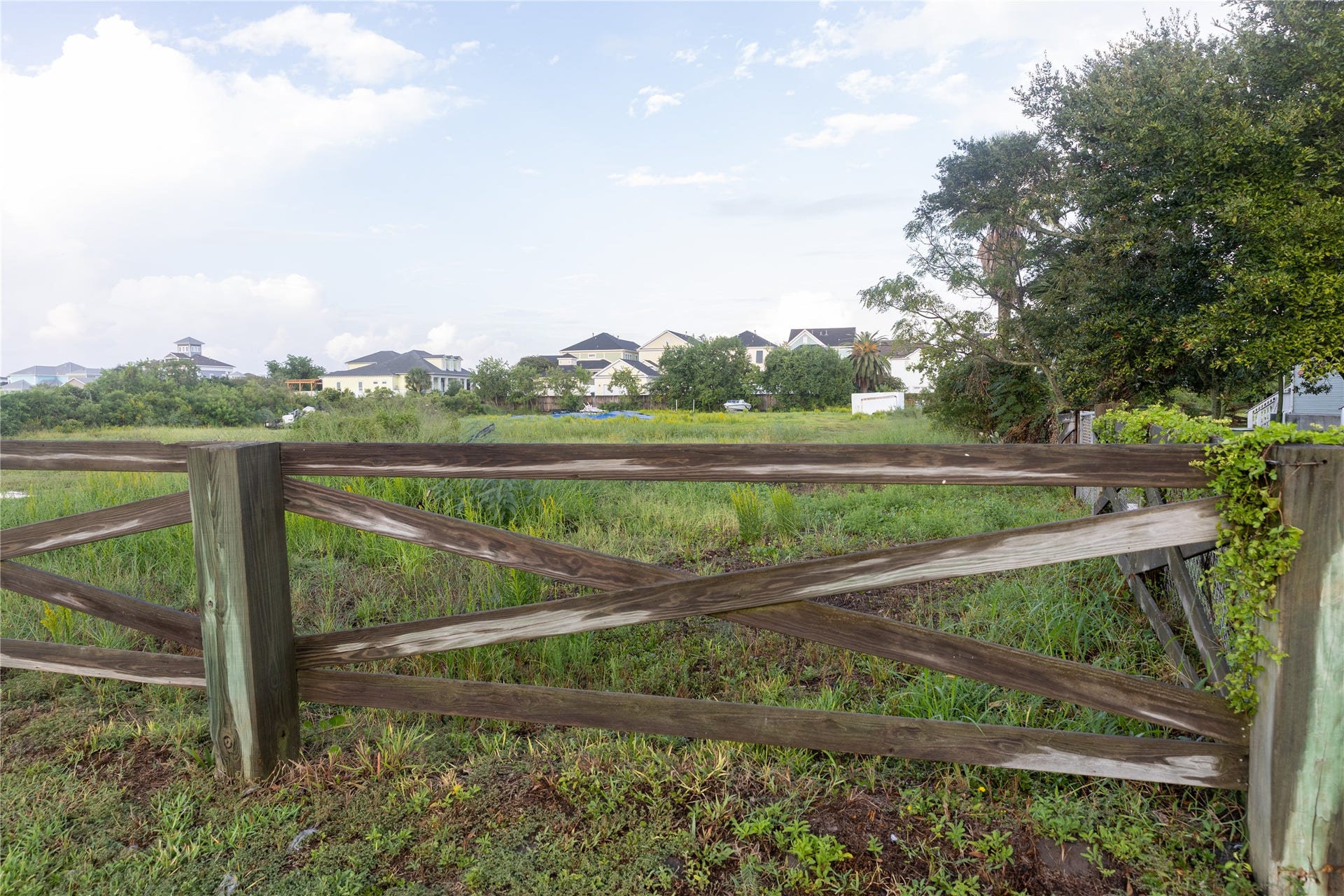 Lot 22 (22-1) 103rd Street, Galveston, TX 77554 Lot 22 (22-1) 103rd Street, Galveston, TX 77554