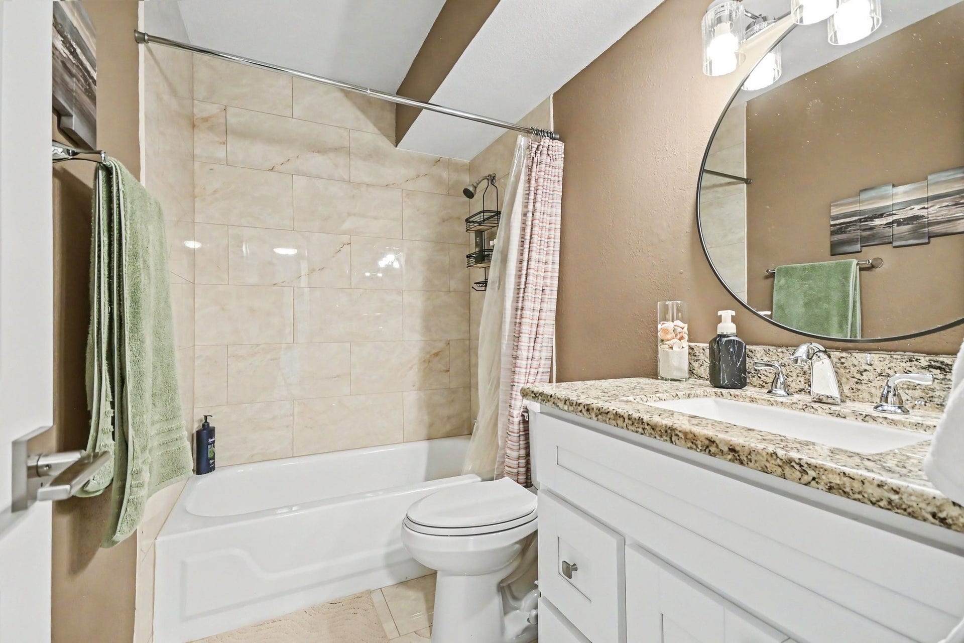18511 Egret Bay Boulevard, #102, Webster, TX 77058 Full bath with tub and shower