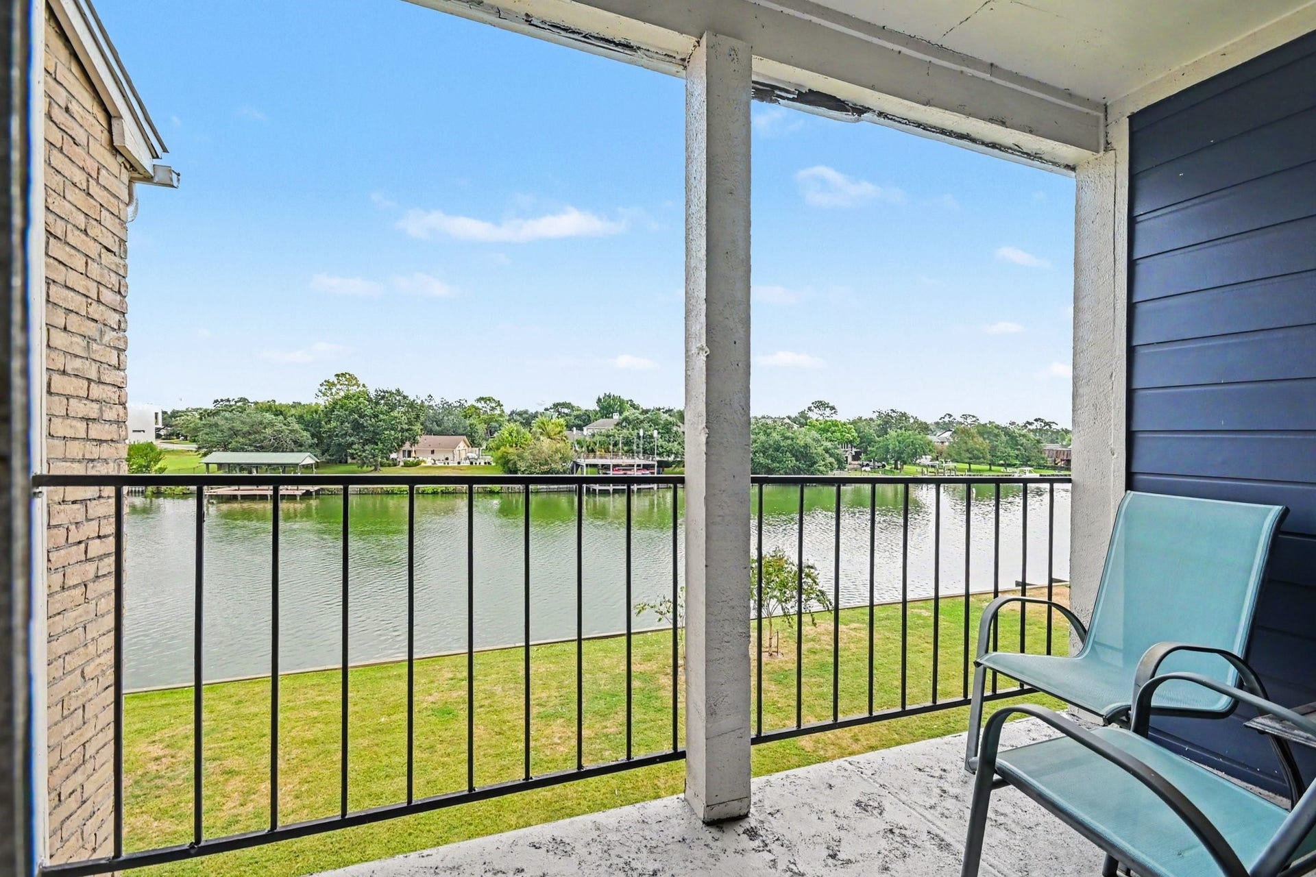 18511 Egret Bay Boulevard, #102, Webster, TX 77058 Covered Balcony with seating and expansive water views