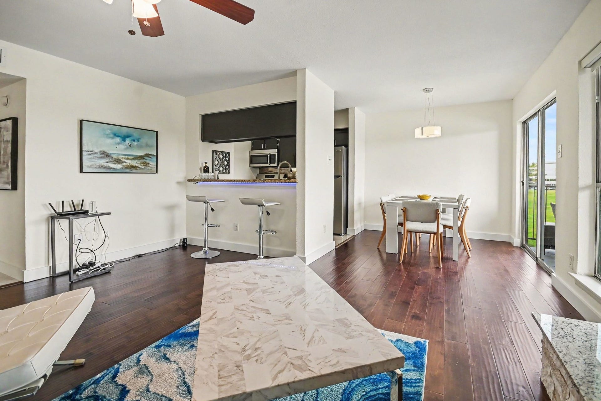 18511 Egret Bay Boulevard, #102, Webster, TX 77058 Spacious living area with open concept layout