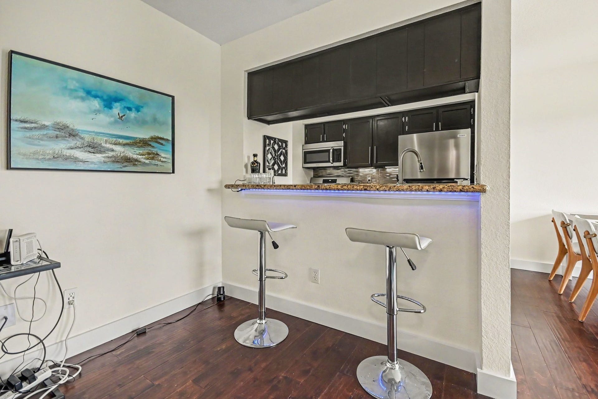18511 Egret Bay Boulevard, #102, Webster, TX 77058 Breakfast bar connecting the kitchen and living area