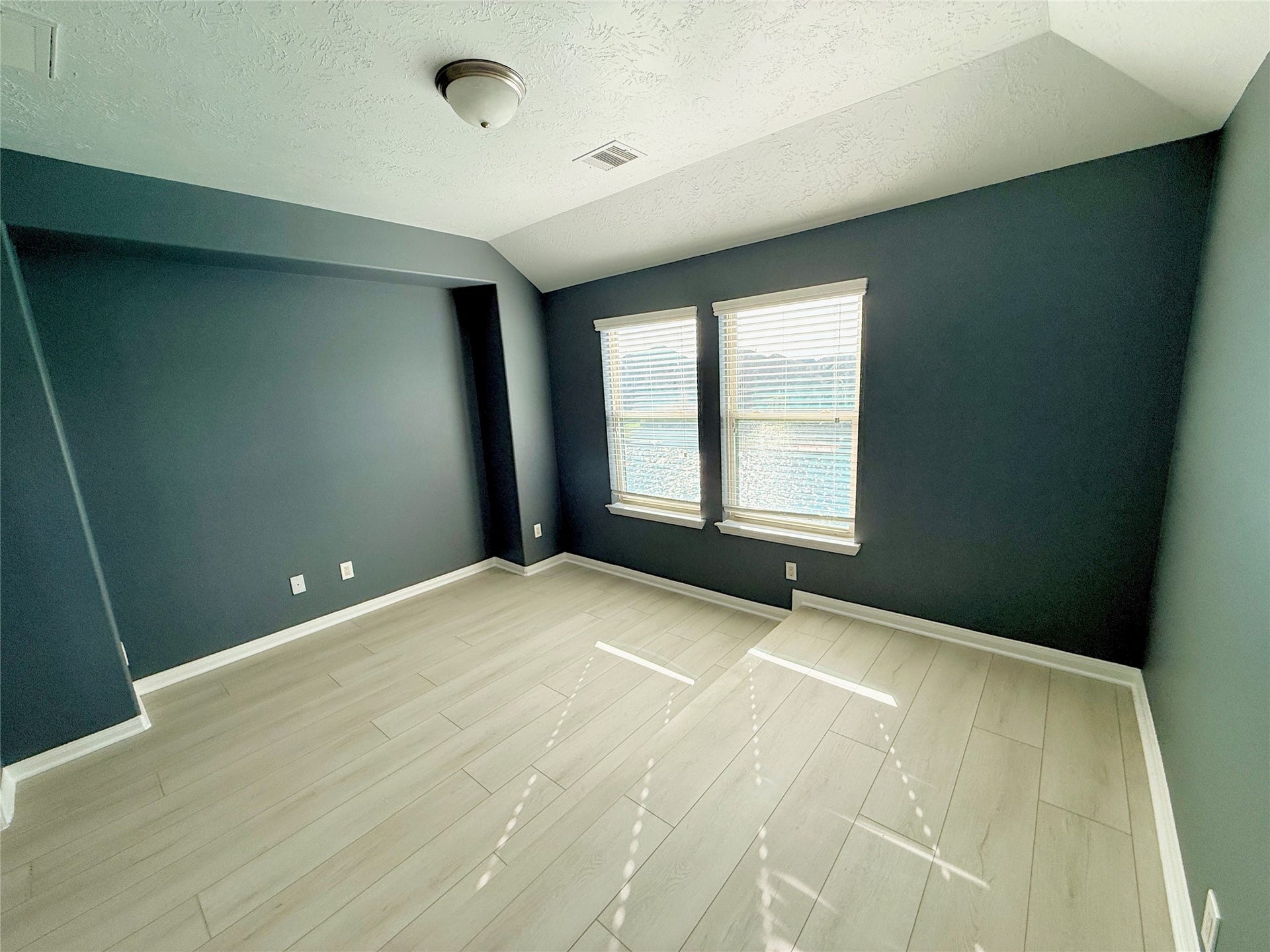 3951 Amalfi Shores Court, Missouri City, TX 77459 true step up media room on the lake