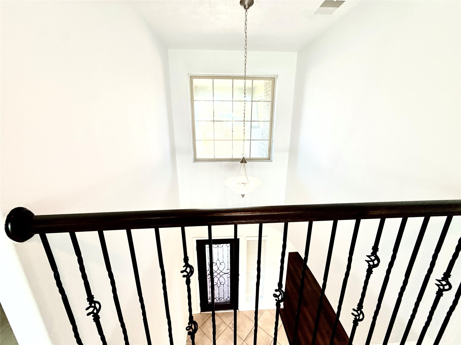3951 Amalfi Shores Court, Missouri City, TX 77459 catwalk to front door