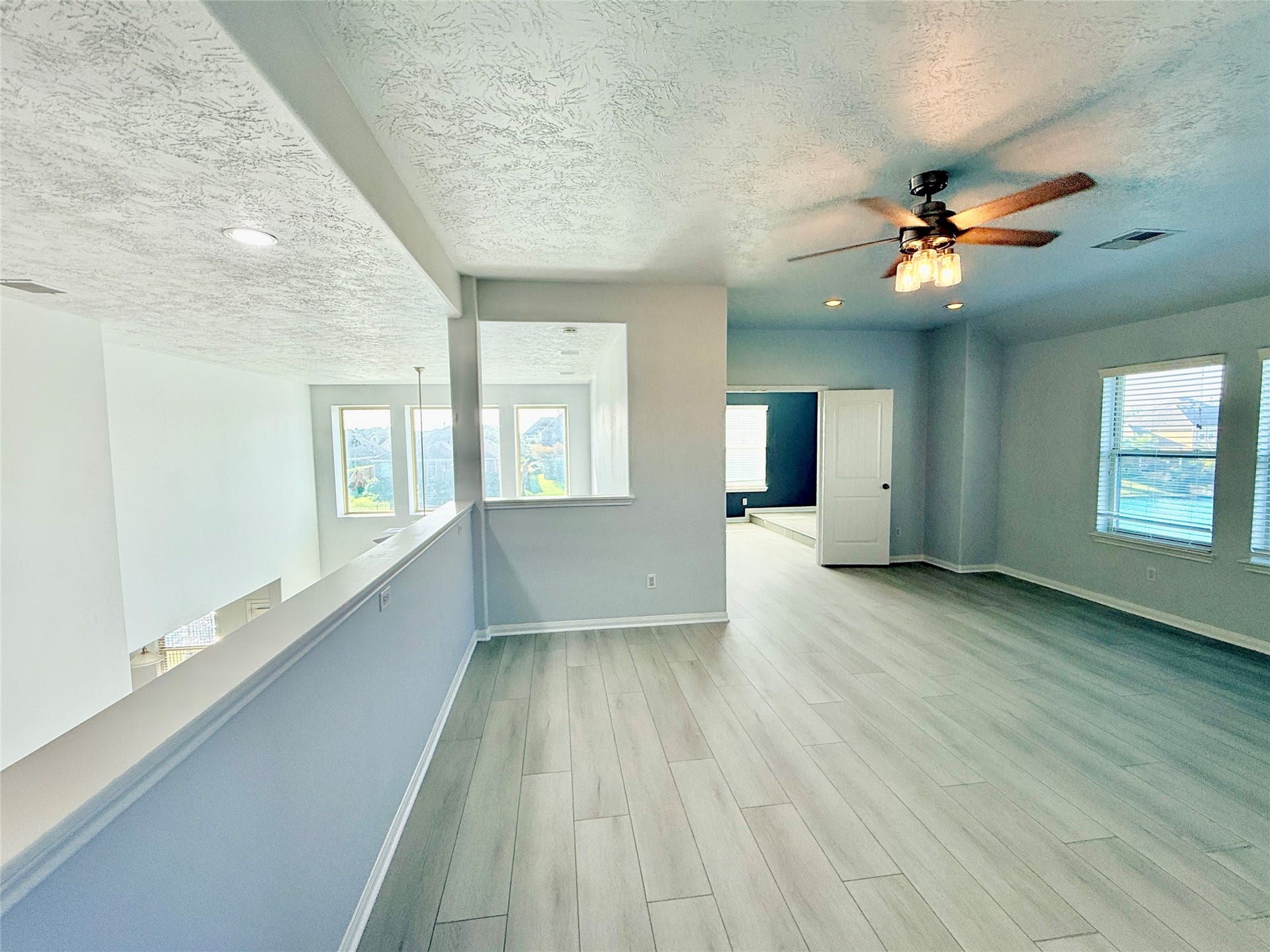 3951 Amalfi Shores Court, Missouri City, TX 77459 spacious game room on the lake