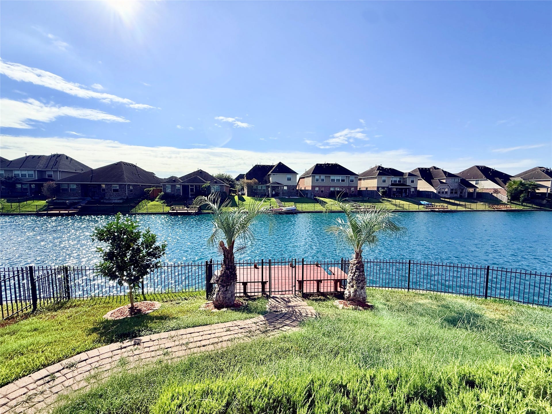 3951 Amalfi Shores Court, Missouri City, TX 77459 private pier on the lake w/fishing & pedal boating