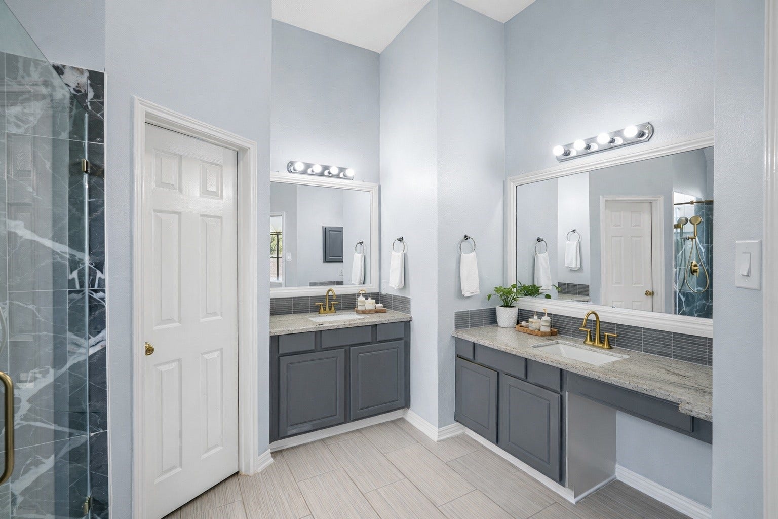 2623 Pine Shadows Drive, Sugar Land, TX 77479 Double sinks for convenience