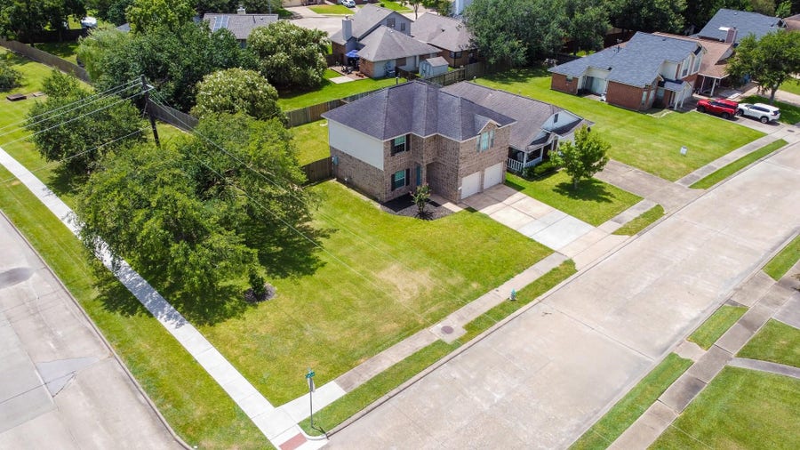 Property photo for 101 Cacao Street, Lake Jackson, TX