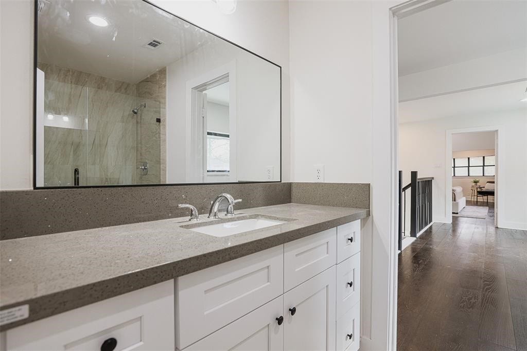 5614 Indian Circle, Houston, TX 77056 5614 Indian Circle, Houston, TX 77056