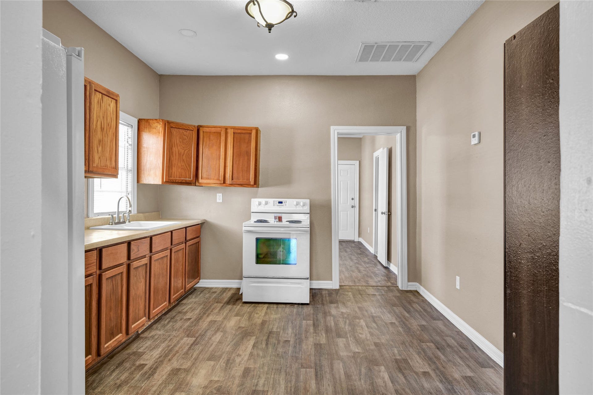722 W Broad Street, Freeport, TX 77541 722 W Broad Street, Freeport, TX 77541