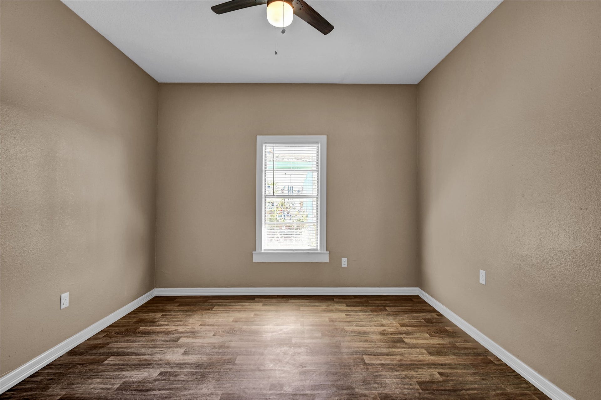 722 W Broad Street, Freeport, TX 77541 722 W Broad Street, Freeport, TX 77541