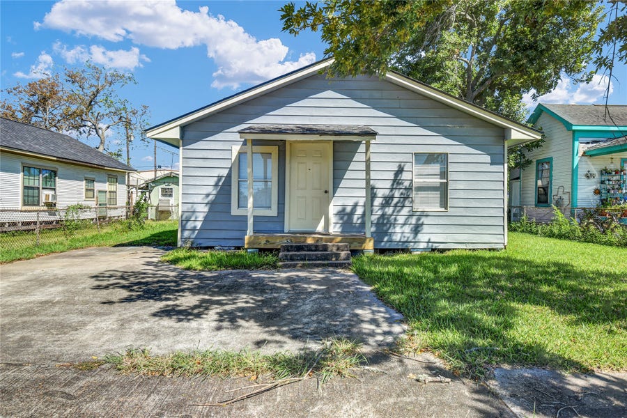 Property photo for 722 W Broad Street, Freeport, TX