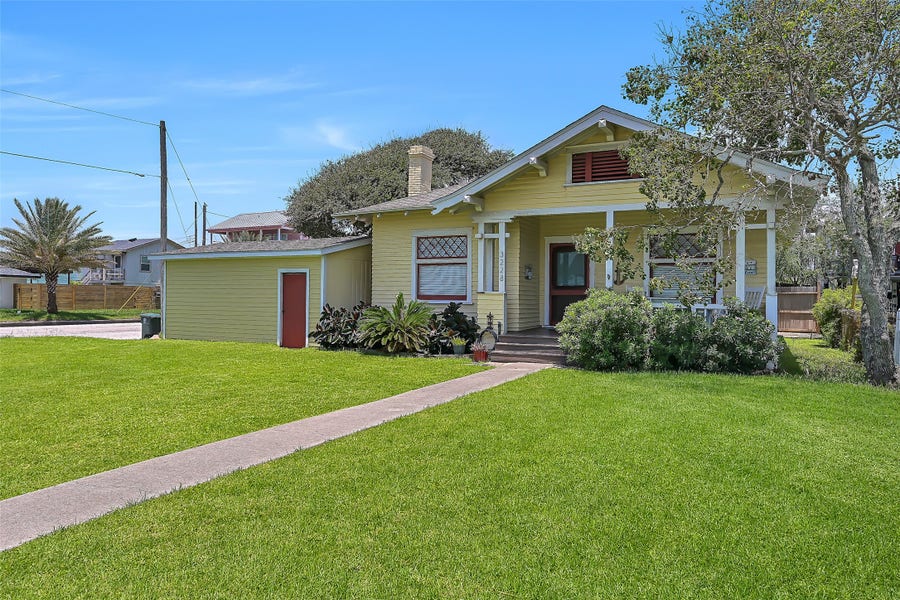Property photo for 3228 Avenue R 1/2, Galveston, TX