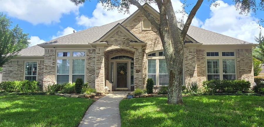 Property photo for 2802 Harvest Hill Drive, Friendswood, TX
