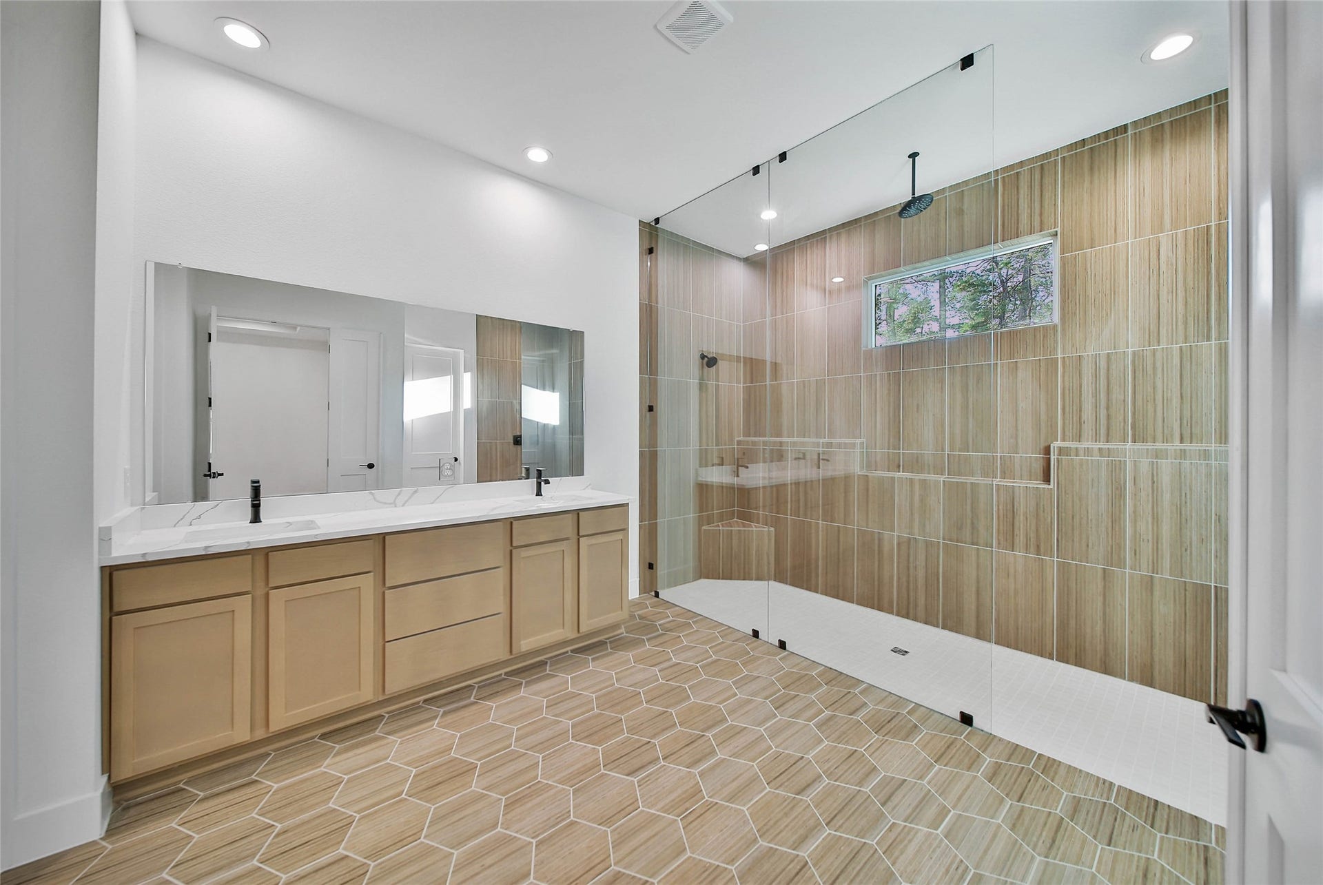 352 Louvenia Court, Pinehurst, TX 77362 352 Louvenia Court, Pinehurst, TX 77362