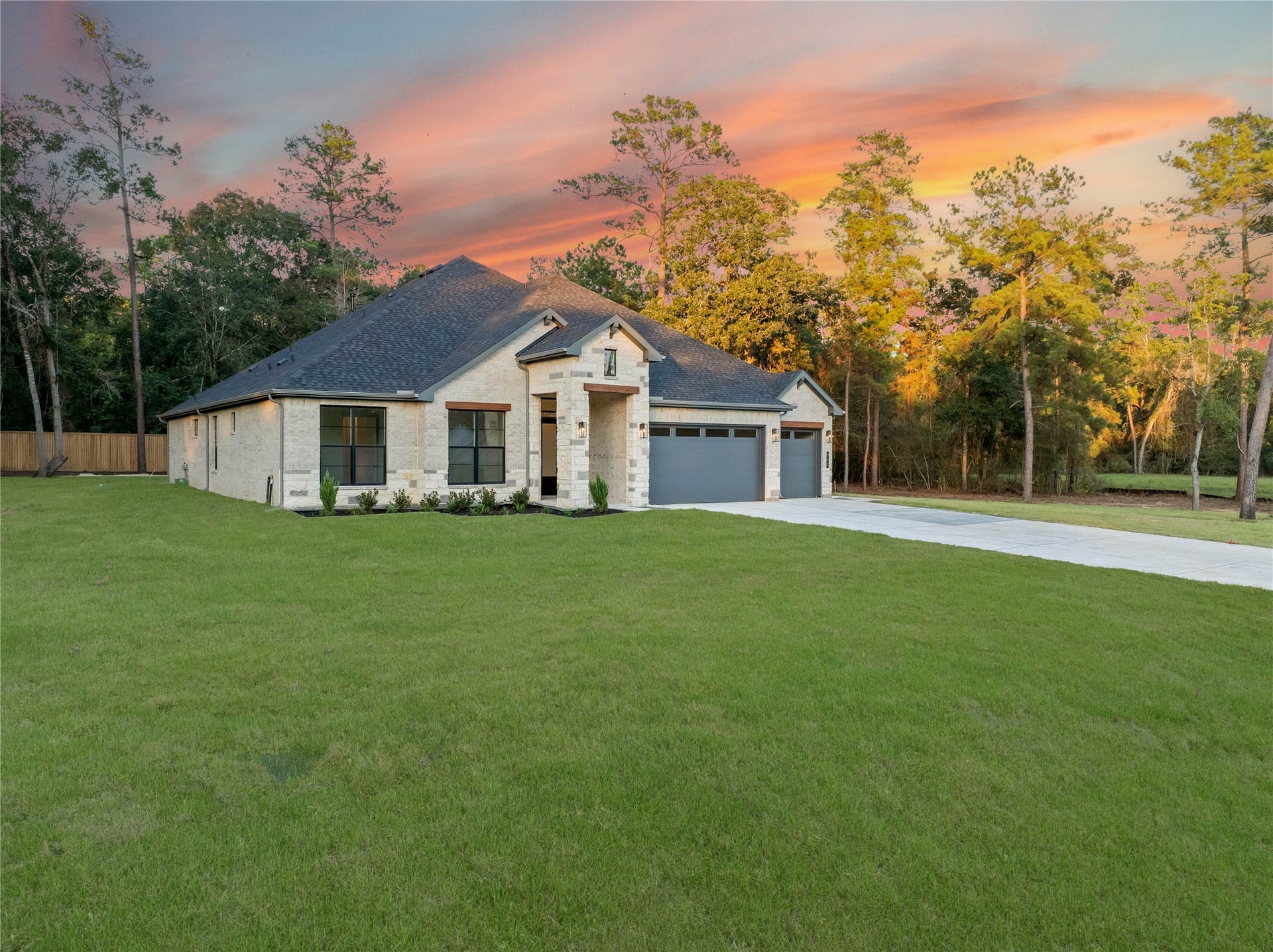 352 Louvenia Court, Pinehurst, TX 77362 352 Louvenia Court, Pinehurst, TX 77362
