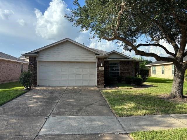 Property photo for 110 Rodeo Drive, Manvel, TX