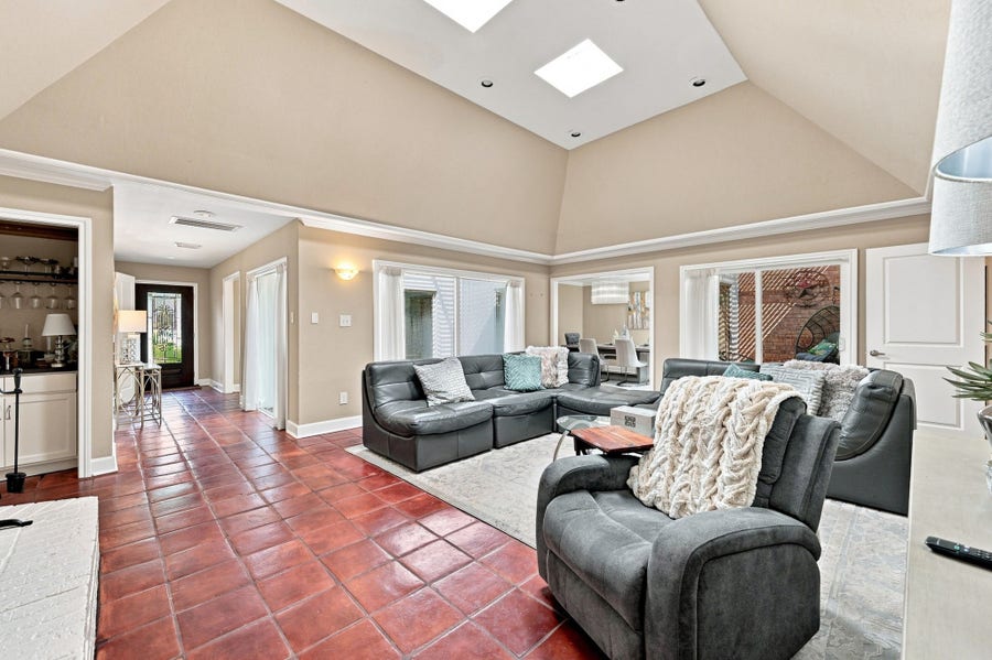 Property photo for 419 E Fair Harbor Lane, Houston, TX