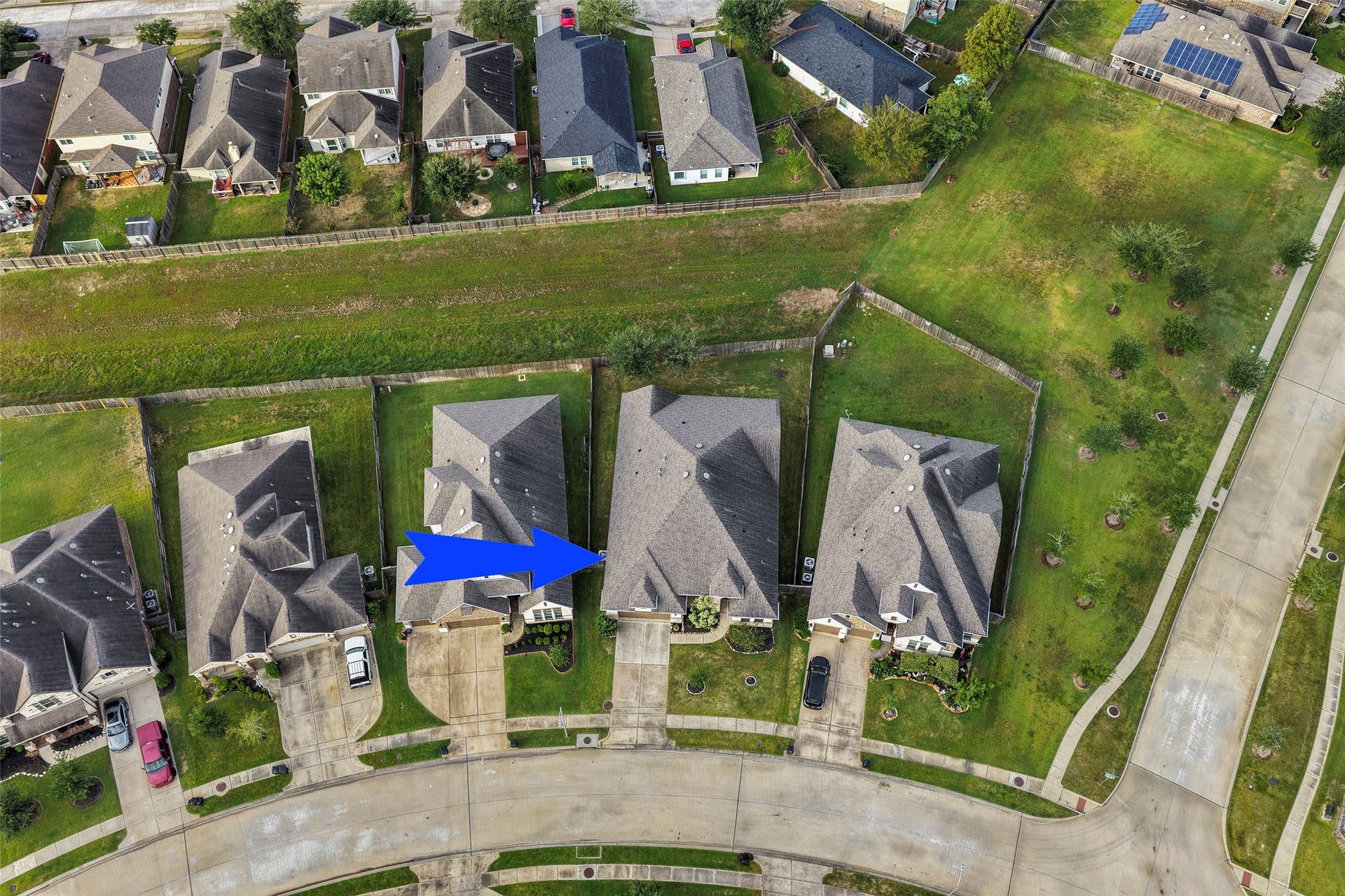 Charming single-family home in a serene neighborhood, featuring a spacious backyard and ample green space for outdoor activities. Located on a quiet cul-de-sac, offering privacy and a peaceful living environment.