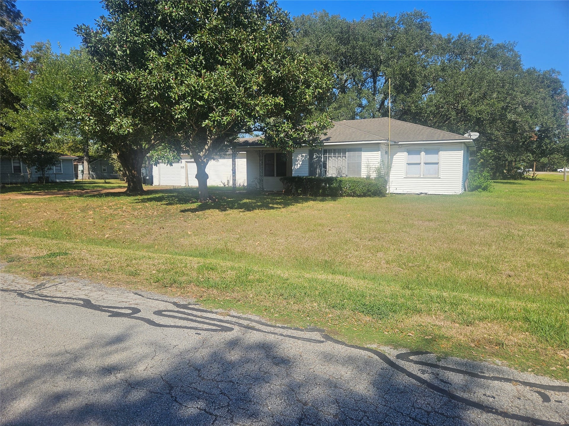 1219 Bernard Avenue, Rosenberg, TX 77471