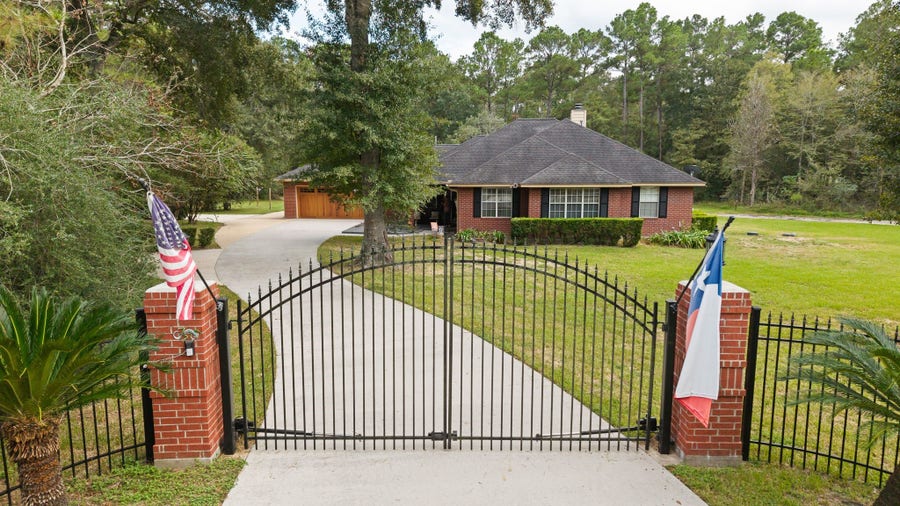 Property photo for 1702 Country Creek Court, Magnolia, TX