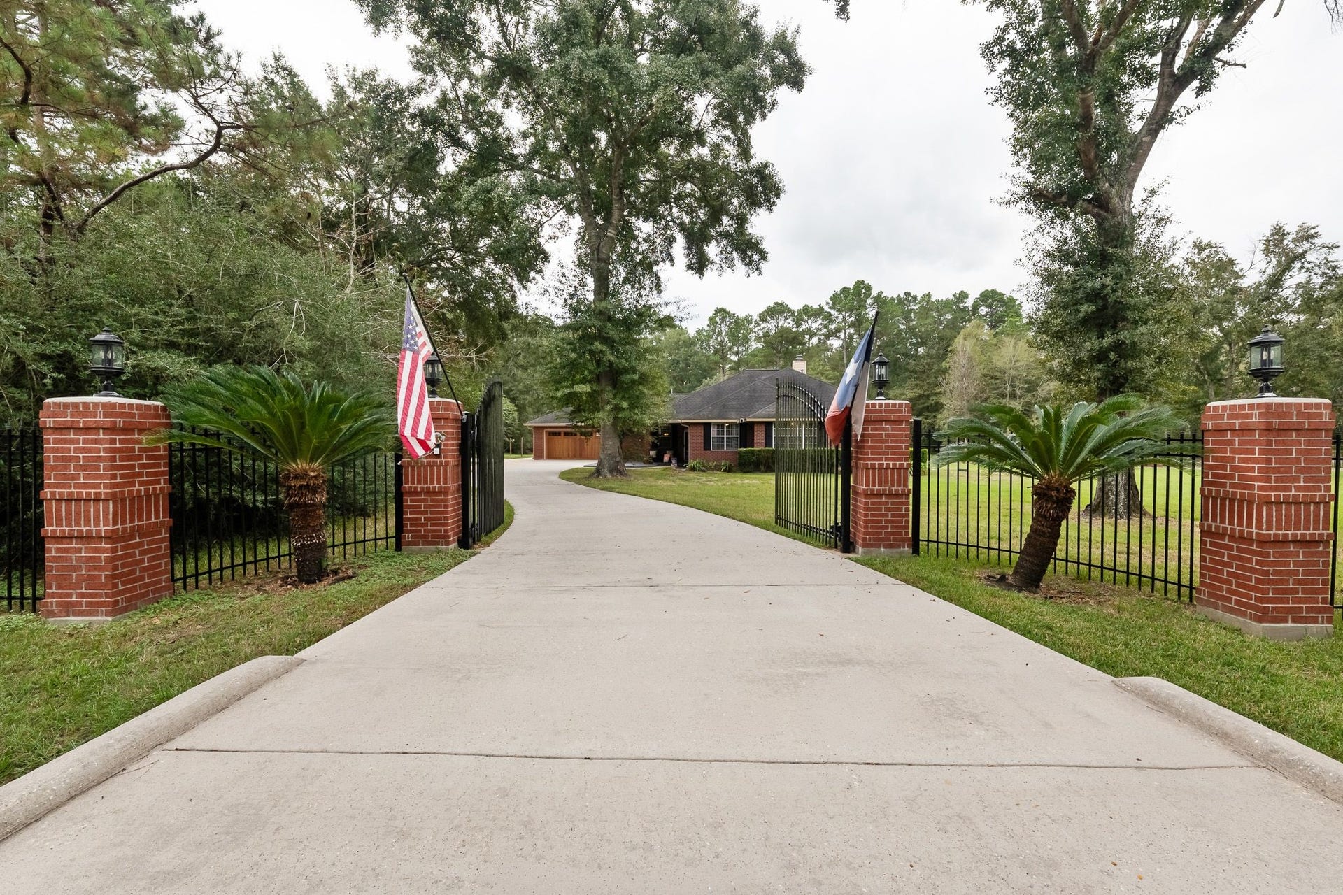 1702 Country Creek Court, Magnolia, TX 77354 1702 Country Creek Court, Magnolia, TX 77354