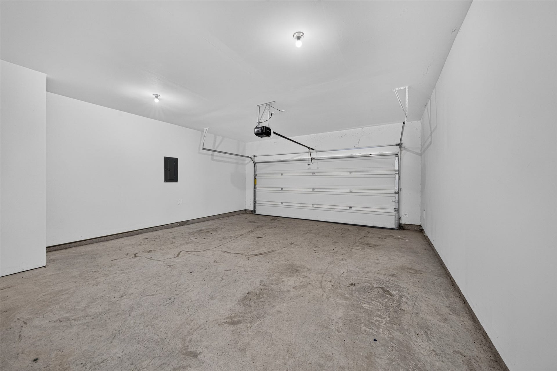980 Blue Beech Lane, Brookshire, TX 77423 Garage