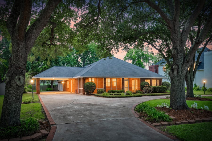 Property photo for 214 Dewberry Drive, Lake Jackson, TX