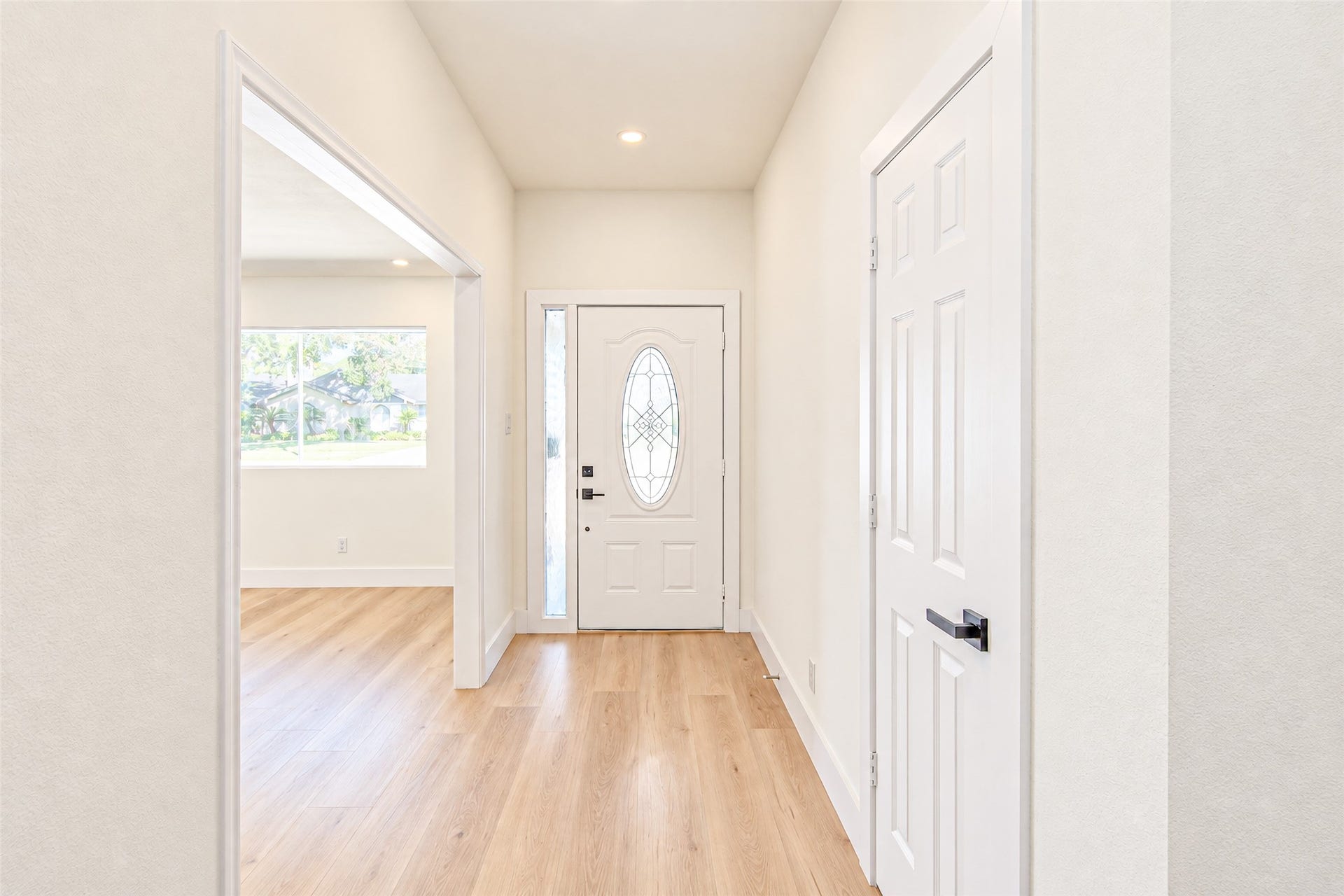 7623 Braes Meadow Drive, Houston, TX 77071 Experience elegance as you enter through a beautifully crafted front door, complemented by luxury vinyl flooring that set an inviting tone for the entire home.