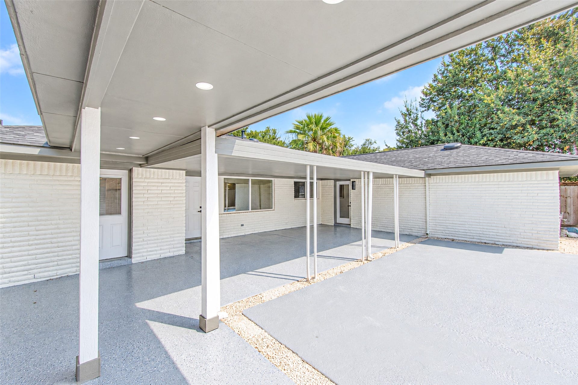 7623 Braes Meadow Drive, Houston, TX 77071 A sleek, covered breezeway seamlessly connects the garage to the home, offering both style and convenience.