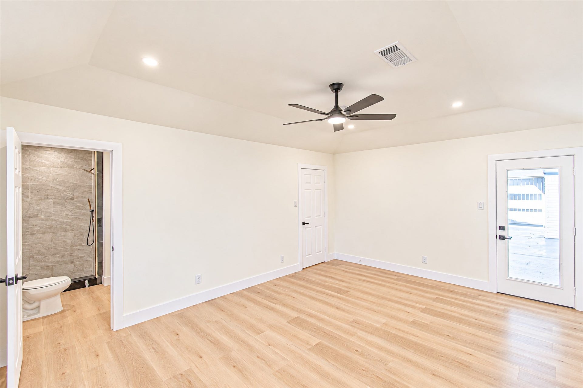 7623 Braes Meadow Drive, Houston, TX 77071 Experience the serenity of this spacious primary bedroom, featuring luxury vinyl flooring, a sleek ceiling fan, and direct access to a luxurious en-suite bathroom.