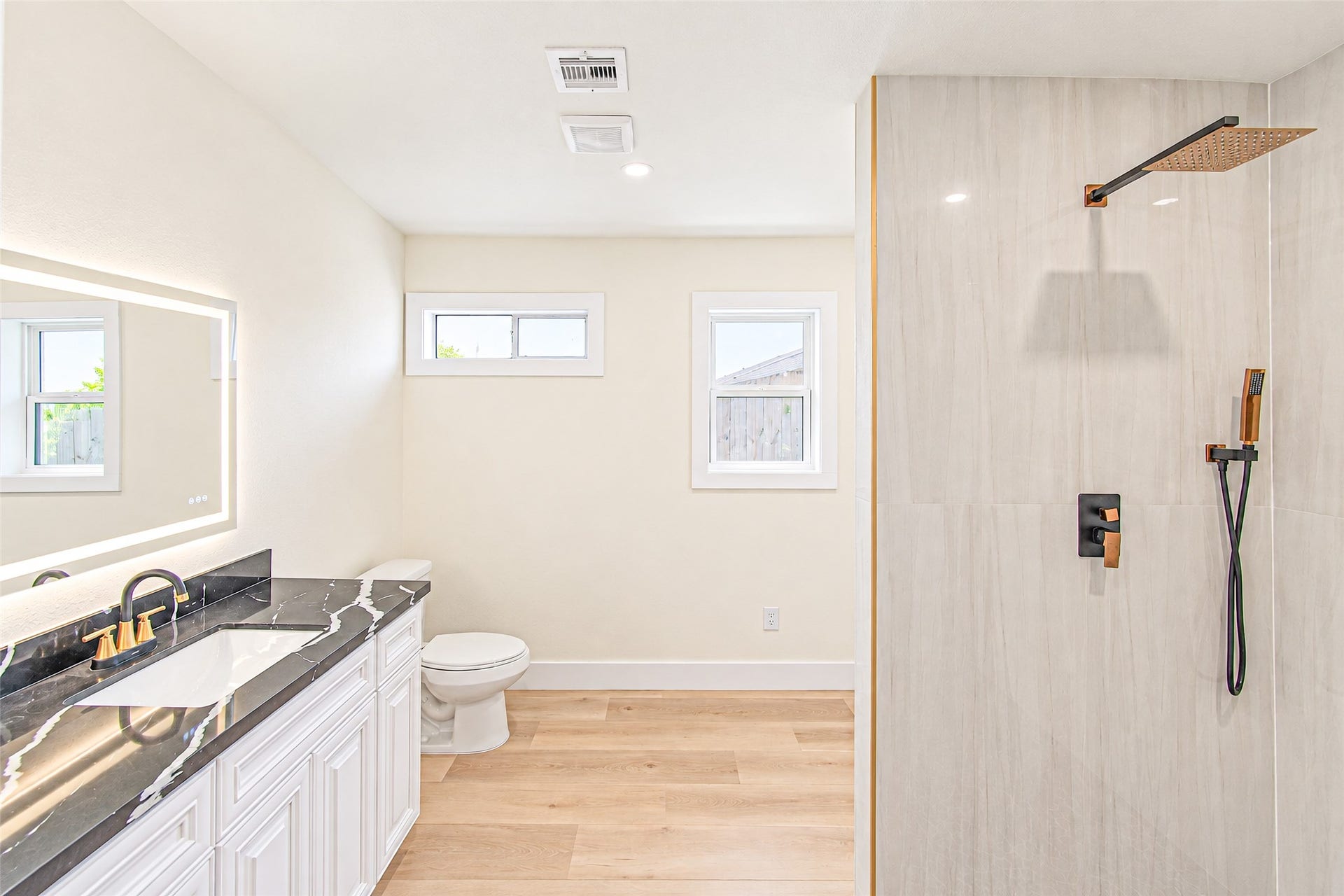 7623 Braes Meadow Drive, Houston, TX 77071 Experience luxury in the primary bath featuring a sleek, modern design with a spacious walk-in shower, elegant black quartz countertops.